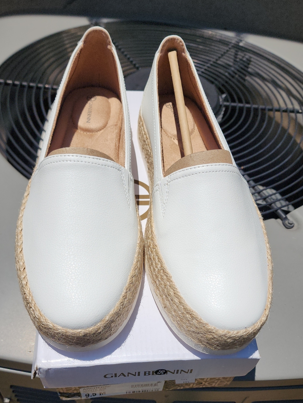New Giani Bernini White Espadrille Slip-On Flats, Sz. 9.5